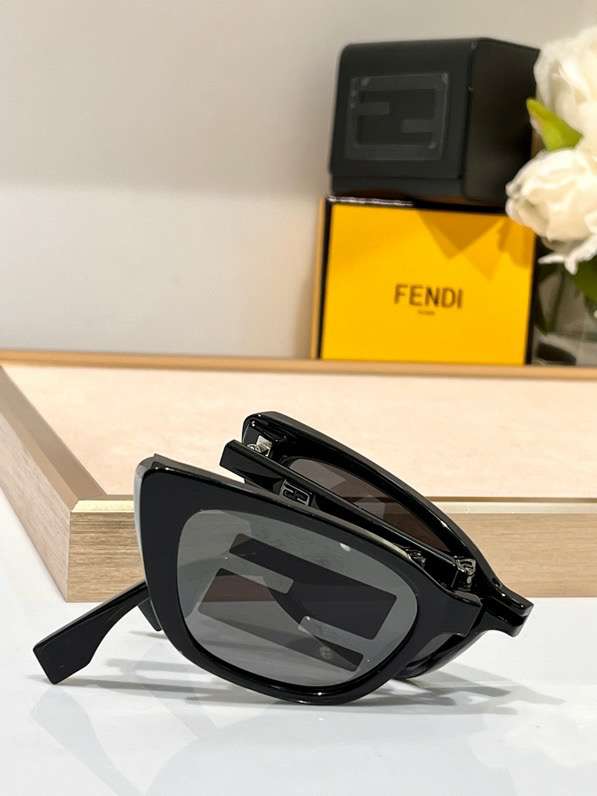 Picture of Fendi Sunglasses _SKUfw51901999fw